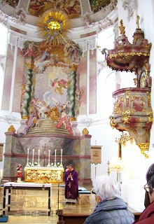 Foto vom Altarraum der Herrgottsruhkirche in Friedberg